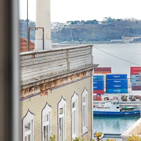 Feelingglisbon River * Lisbon